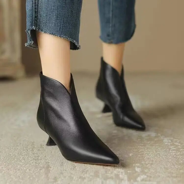 Shallow Mouth Women Shoes 2024 New High Quality Pointed Toe Women's Boots Comfortable Low Heel Commuting Office Ladies Shoes