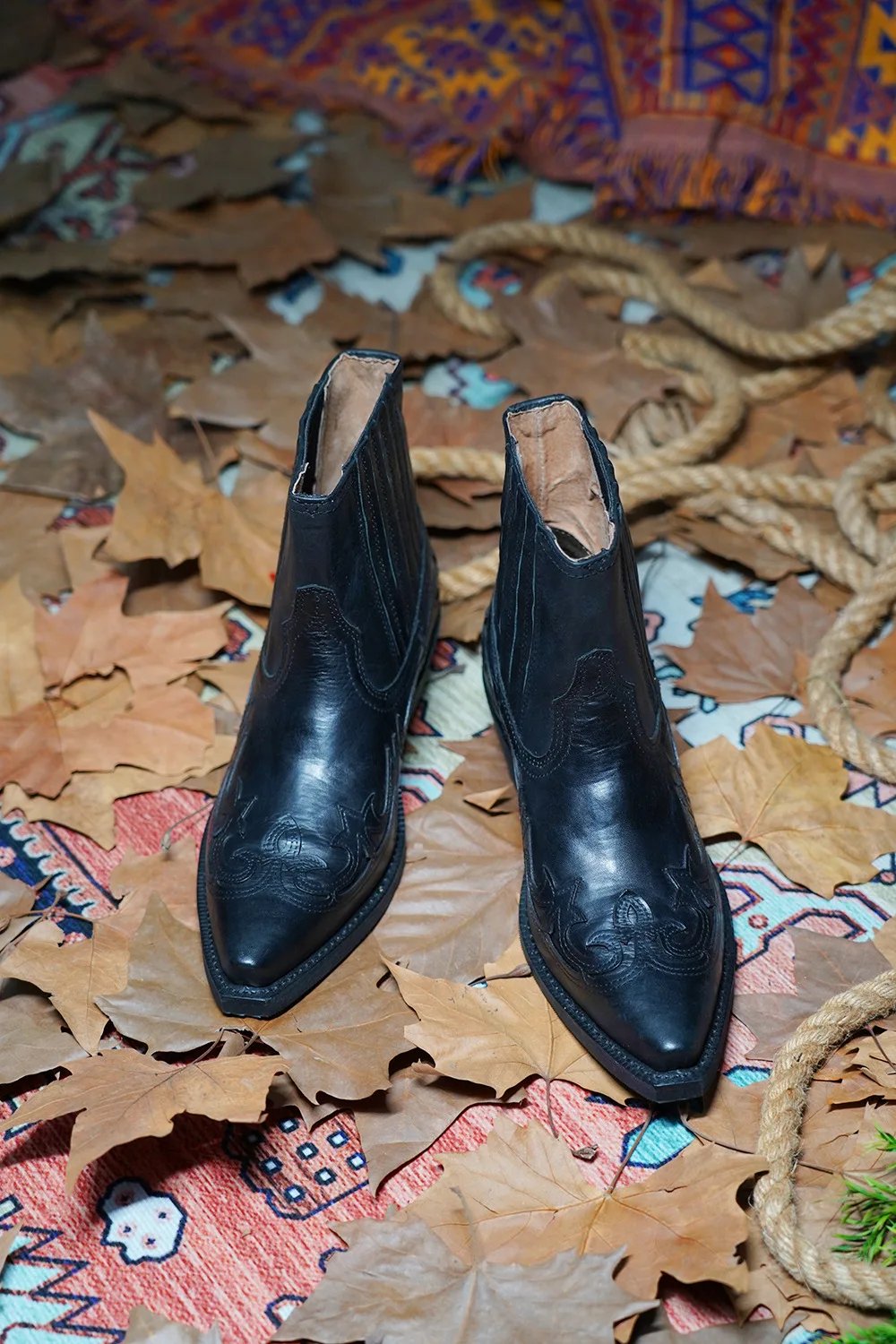 2024 Men's Western Cowboy Boots For Men Women Leather Ankle Boots Man Retro Embroidery Design Pointed Toe Shoes Plus Size 48