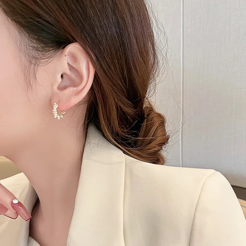 2024 Korean New Simple Temperament Circle Pearl Earrings Fashion Small Versatile Earrings Women's Jewelry