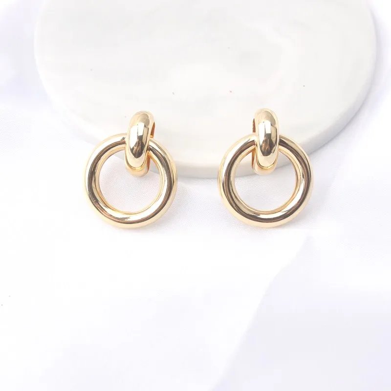 Gold Color Metal Drop Earrings Irregular Hollow Heart Pendants Earrings Twisted Geometric Personality Earrings for Women Gold Color Metal Drop Earrings Irregular Hollow Heart Pendants Earrings Twisted Geometric Personality Earrings for Women