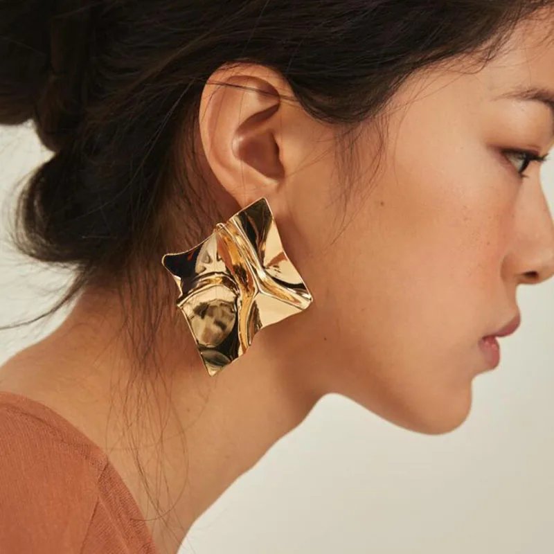 Gold Color Metal Drop Earrings Irregular Hollow Heart Pendants Earrings Twisted Geometric Personality Earrings for Women Gold Color Metal Drop Earrings Irregular Hollow Heart Pendants Earrings Twisted Geometric Personality Earrings for Women