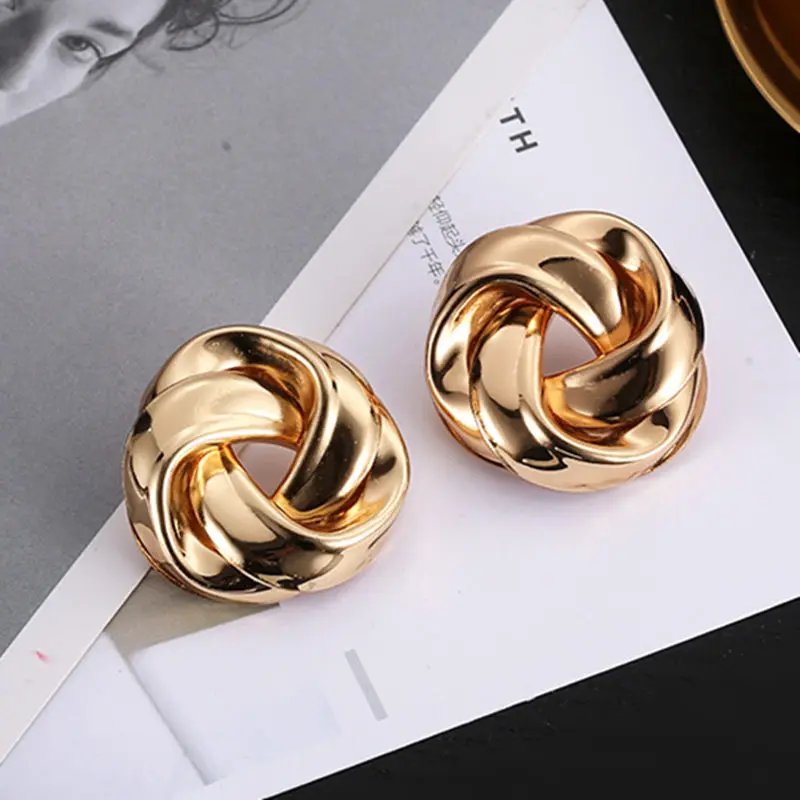 Gold Color Metal Drop Earrings Irregular Hollow Heart Pendants Earrings Twisted Geometric Personality Earrings for Women Gold Color Metal Drop Earrings Irregular Hollow Heart Pendants Earrings Twisted Geometric Personality Earrings for Women