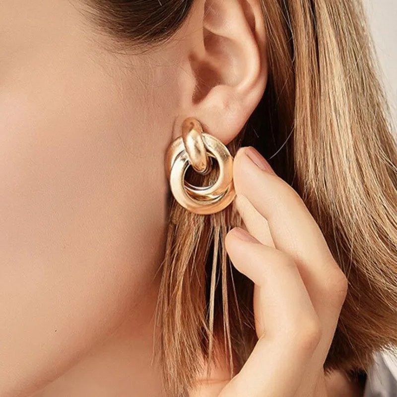 Gold Color Metal Drop Earrings Irregular Hollow Heart Pendants Earrings Twisted Geometric Personality Earrings for Women Gold Color Metal Drop Earrings Irregular Hollow Heart Pendants Earrings Twisted Geometric Personality Earrings for Women