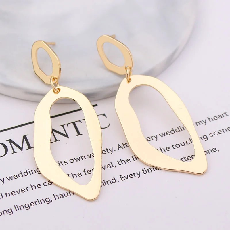 Gold Color Metal Drop Earrings Irregular Hollow Heart Pendants Earrings Twisted Geometric Personality Earrings for Women Gold Color Metal Drop Earrings Irregular Hollow Heart Pendants Earrings Twisted Geometric Personality Earrings for Women