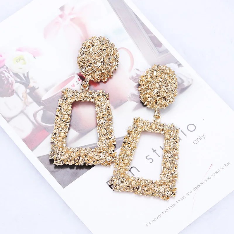 Gold Color Metal Drop Earrings Irregular Hollow Heart Pendants Earrings Twisted Geometric Personality Earrings for Women Gold Color Metal Drop Earrings Irregular Hollow Heart Pendants Earrings Twisted Geometric Personality Earrings for Women