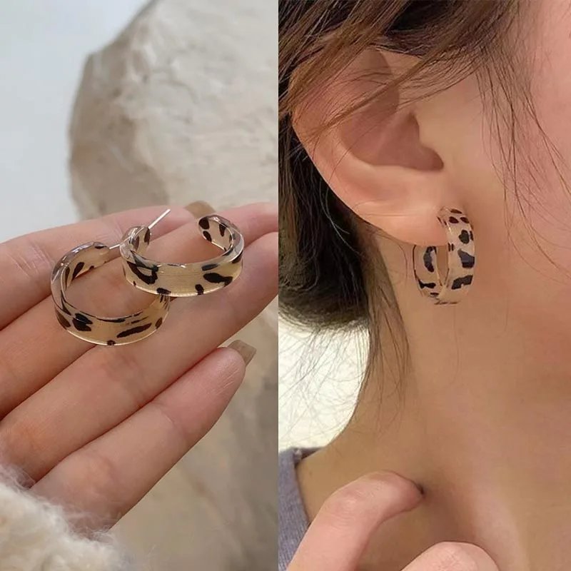 Acrylic hoop earrings women 2022 new fashion stud earrings retro trend stud earrings women trend twist elegant ring earrings Acrylic hoop earrings women 2022 new fashion stud earrings retro trend stud earrings women trend twist elegant ring earrings