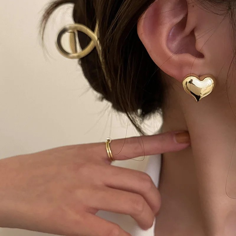 Gold Color Smooth Surface Love Heart Shaped Stud Earrings Women Minimalist Fashion Girl Wedding Bridal Jewelry Gold Color Smooth Surface Love Heart Shaped Stud Earrings Women Minimalist Fashion Girl Wedding Bridal Jewelry