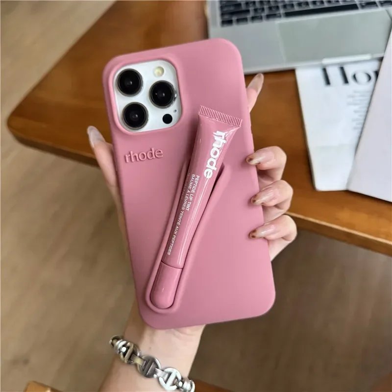 For iPhone 16 12 13 14 15 11 Pro Max Plus Fashion Rhode Phone Case Gray Toast Espresso Ribbon Lip Gloss Holder Silicone Cover For iPhone 16 12 13 14 15 11 Pro Max Plus Fashion Rhode Phone Case Gray Toast Espresso Ribbon Lip Gloss Holder Silicone Cover