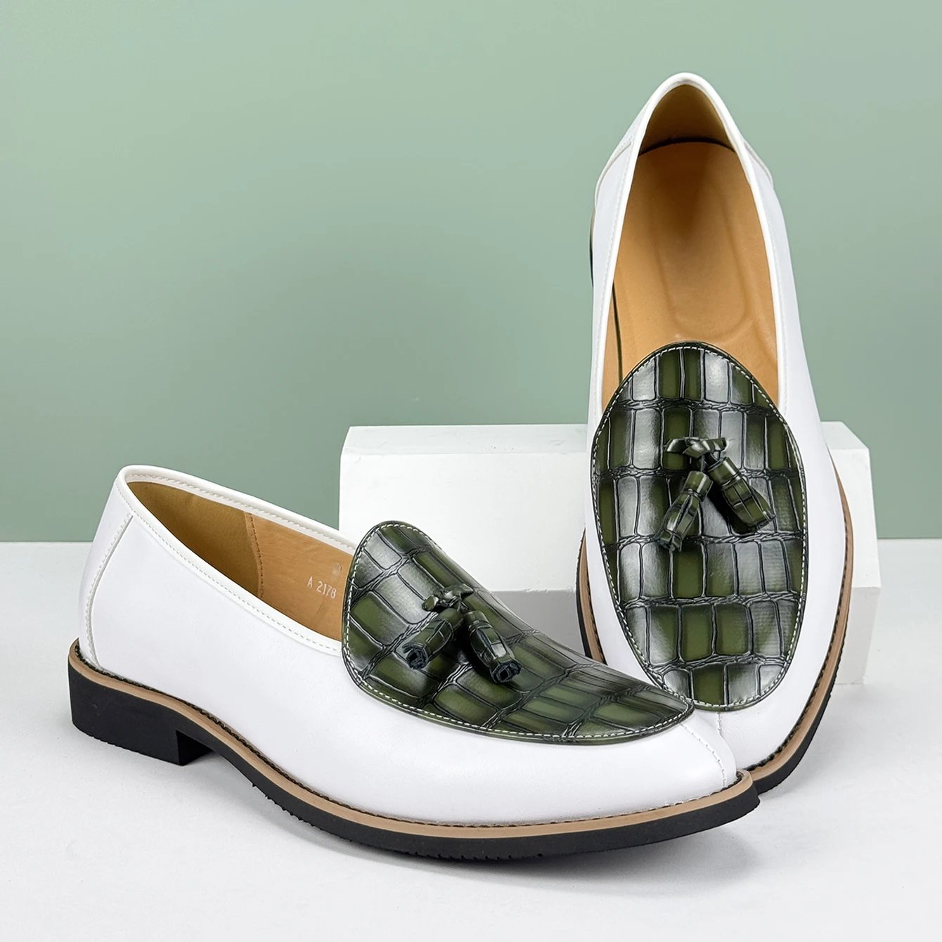 New Men Formal Leather Shoes British Style Tassels Loafers Pointed Toe Breathable Non-Slip Business Casual Wedding Office Shoes