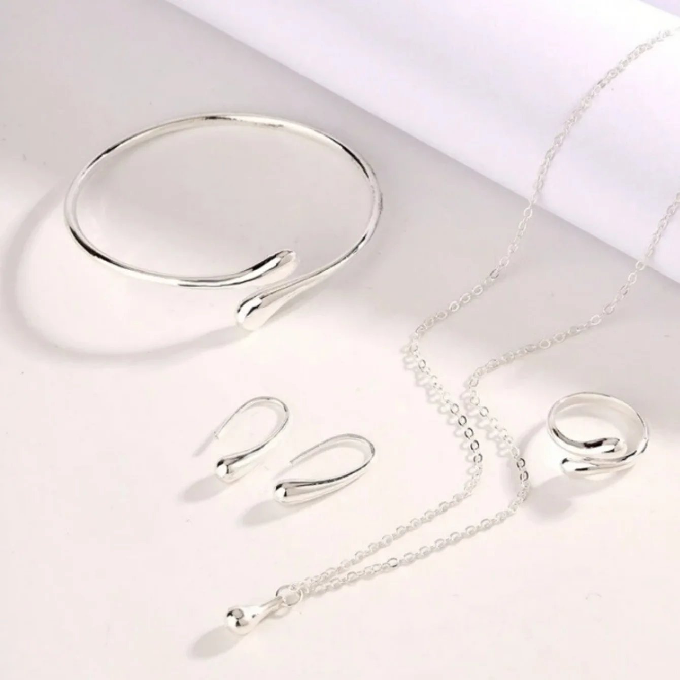 Fashion Teardrop Jewelry Set for Women Simple Ring Necklace Bracelet Earrings Set Suitable for Engagement Party Gift Jewelry