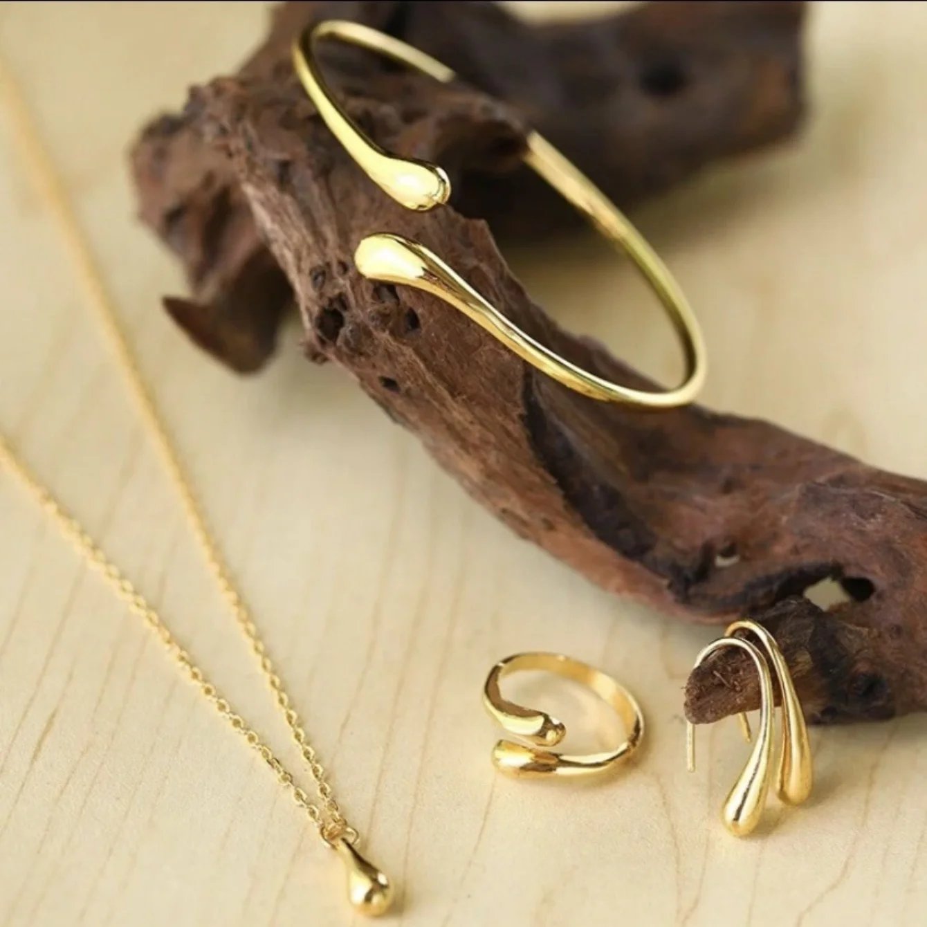 Fashion Teardrop Jewelry Set for Women Simple Ring Necklace Bracelet Earrings Set Suitable for Engagement Party Gift Jewelry