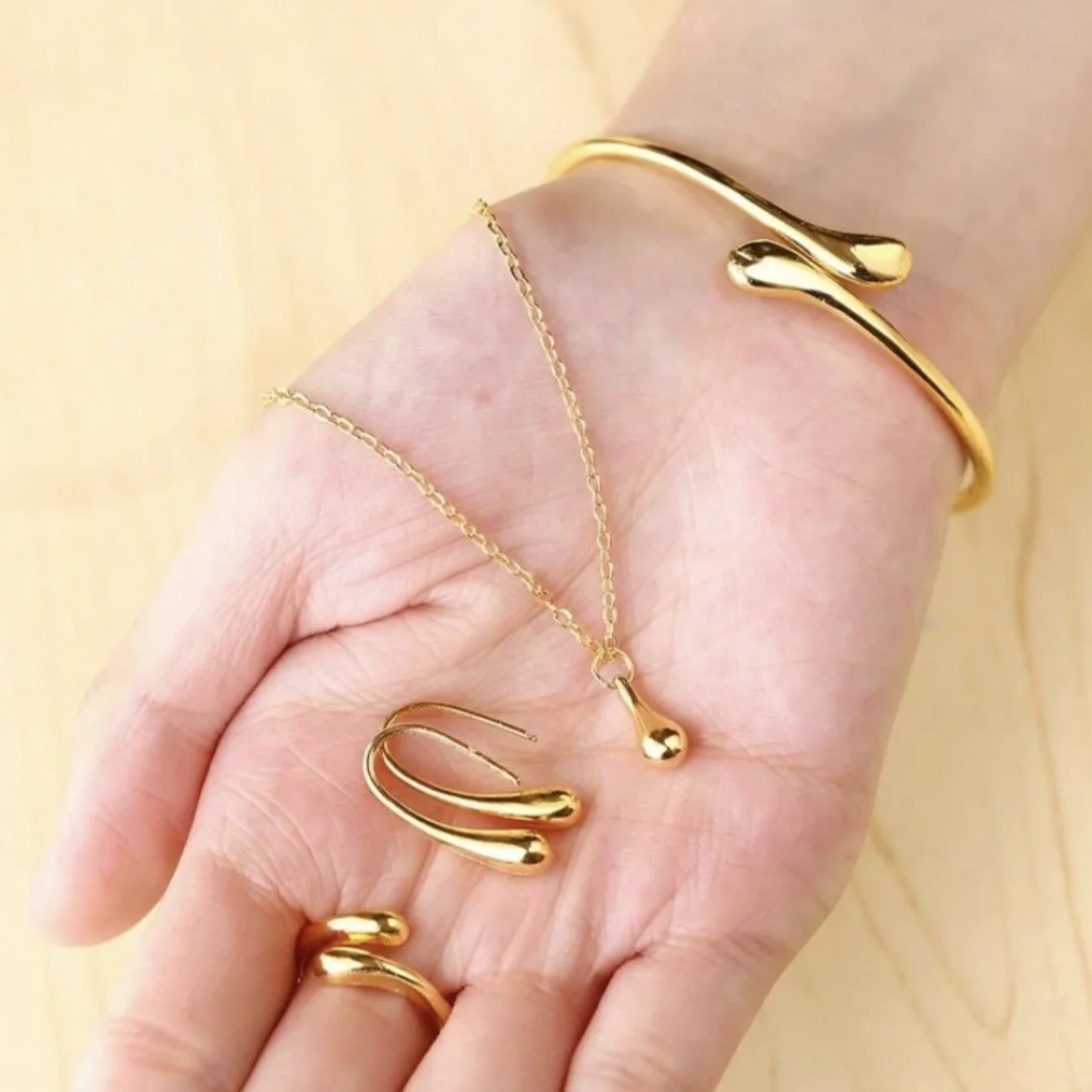 Fashion Teardrop Jewelry Set for Women Simple Ring Necklace Bracelet Earrings Set Suitable for Engagement Party Gift Jewelry