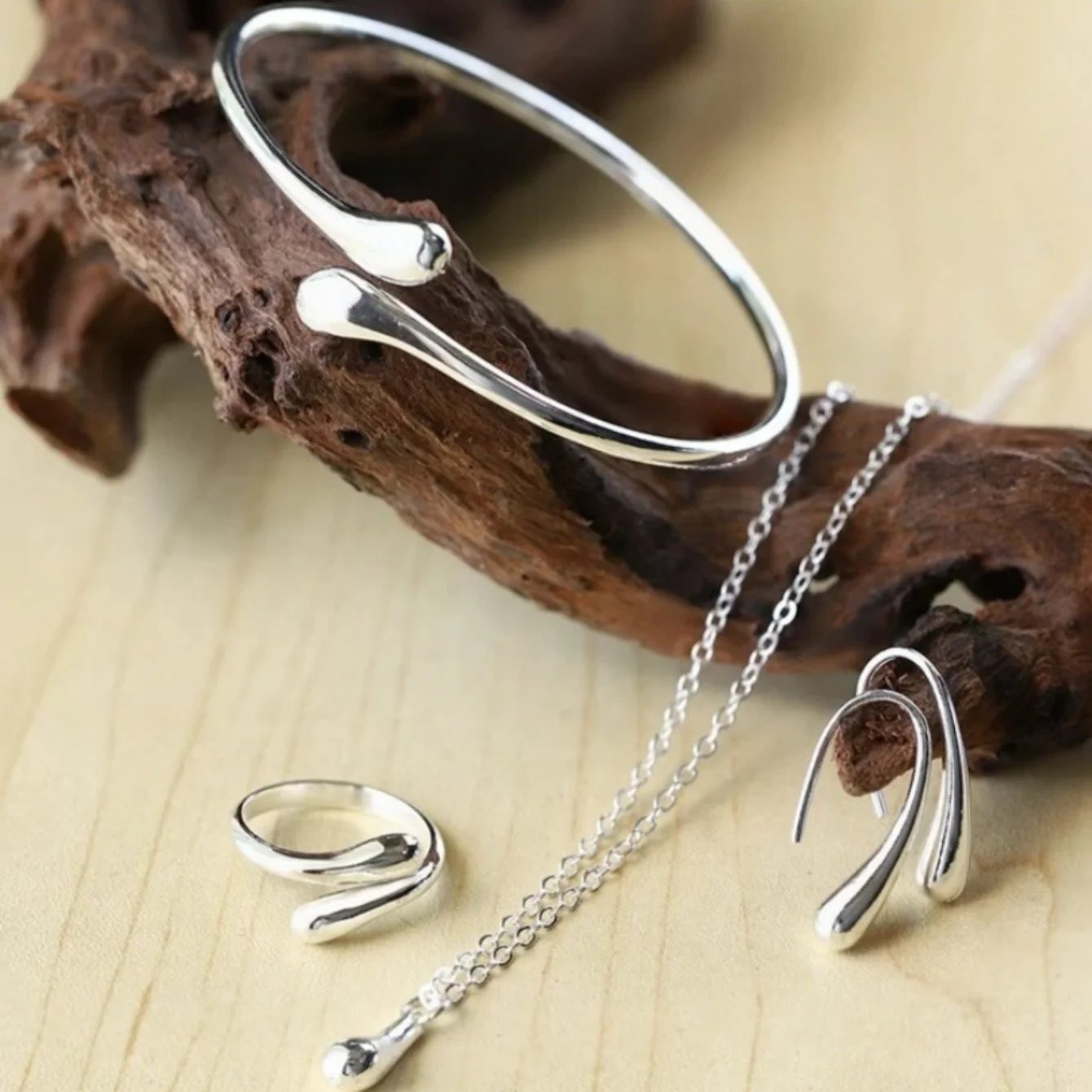 Fashion Teardrop Jewelry Set for Women Simple Ring Necklace Bracelet Earrings Set Suitable for Engagement Party Gift Jewelry