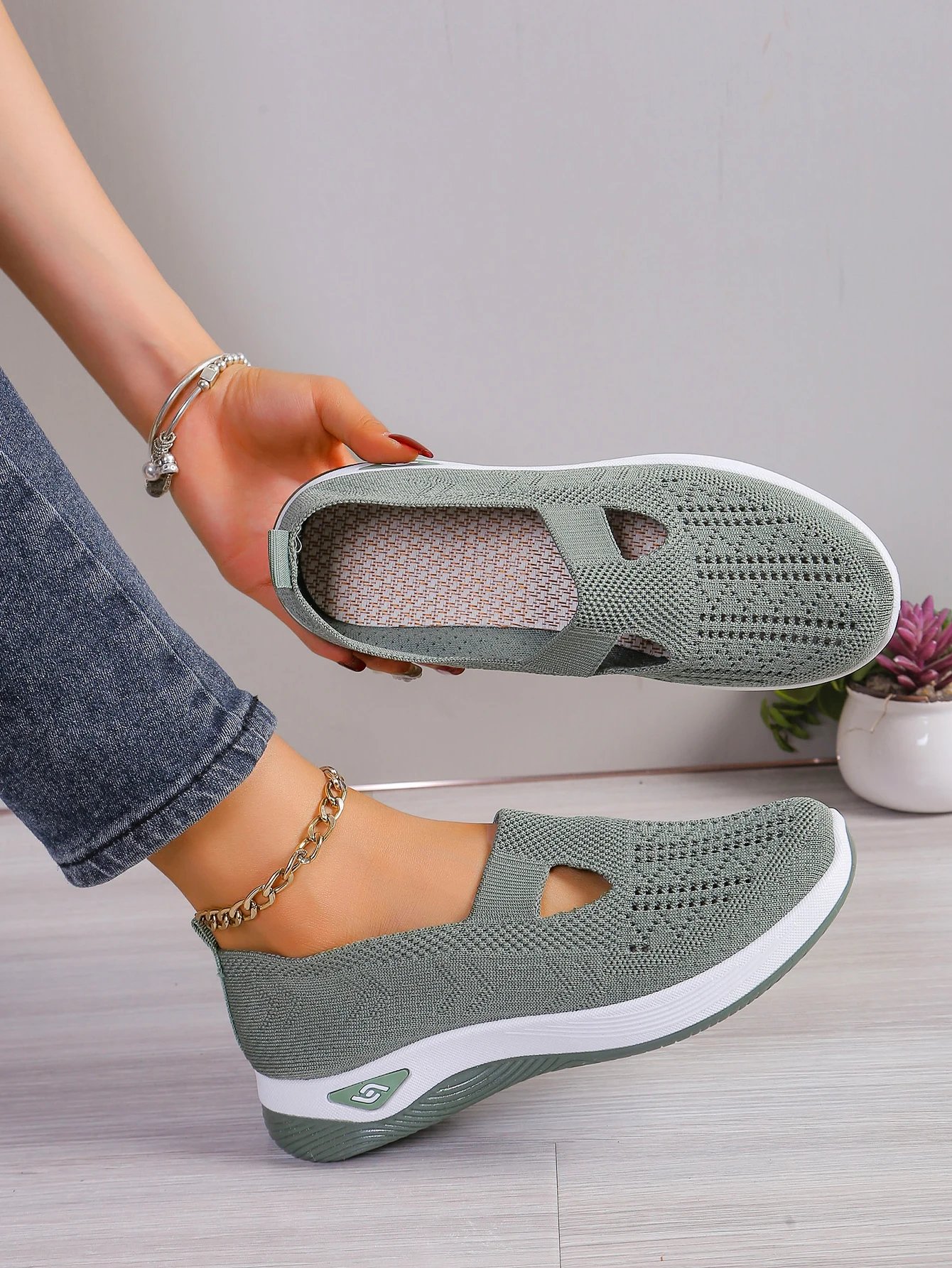 Women's shoes Solid Color Breathable Sneakers, casual sneaker women's summer sneakers, Low-top Knitted Casual Shoes Mom Shoes