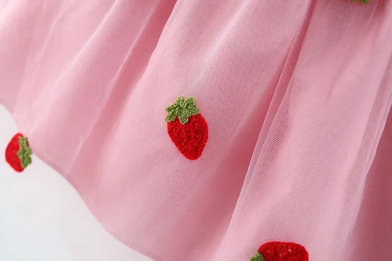 (0-3 Years) Summer New Girls Dress Small Flying Sleeve Bow A-child Dress Embroidered Strawberry Cool Princess Dress