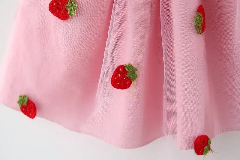 (0-3 Years) Summer New Girls Dress Small Flying Sleeve Bow A-child Dress Embroidered Strawberry Cool Princess Dress