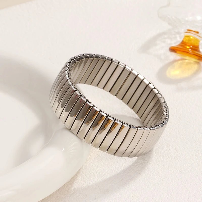 Loe| Titanium Steel Elastic Bracelet for Women.Heart Shape.1Pcs.Gold Plated Punk Jewelry.Hip Hop. New Design