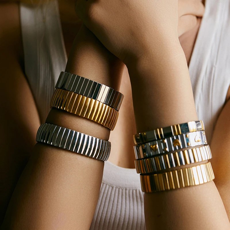 Loe| Titanium Steel Elastic Bracelet for Women.Heart Shape.1Pcs.Gold Plated Punk Jewelry.Hip Hop. New Design