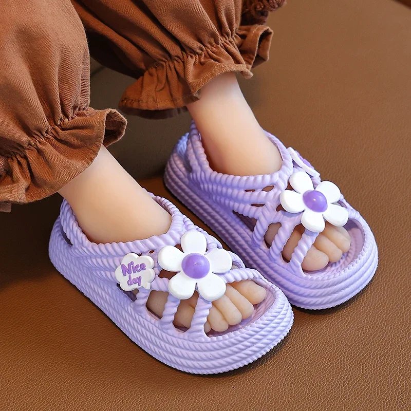 2024 New Children's Slippers Summer Girls and Boys Bathroom Home Anti slip Beach Shoes Soft Soled Baby Sandals